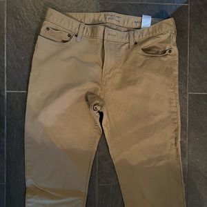 Men’s Banana Republic Factory Traveler Jeans. 34x30